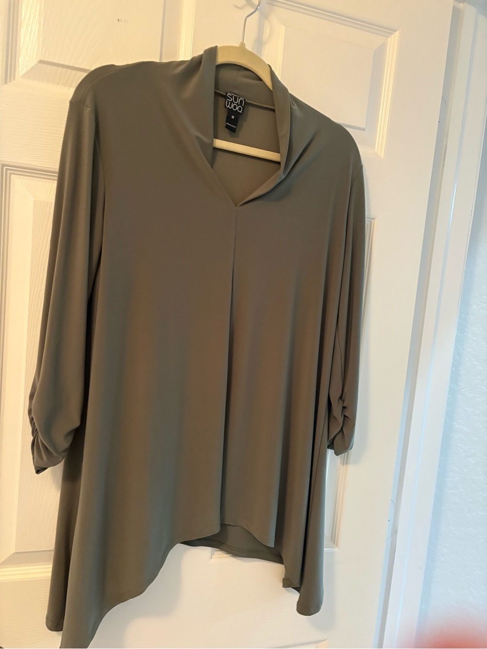 Clara Sun Woo TWO PIECE SET— Sage Green modified V neck tunic and pant Medium/XL